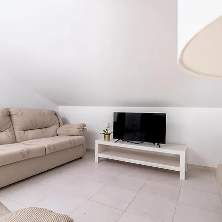 2br Near *