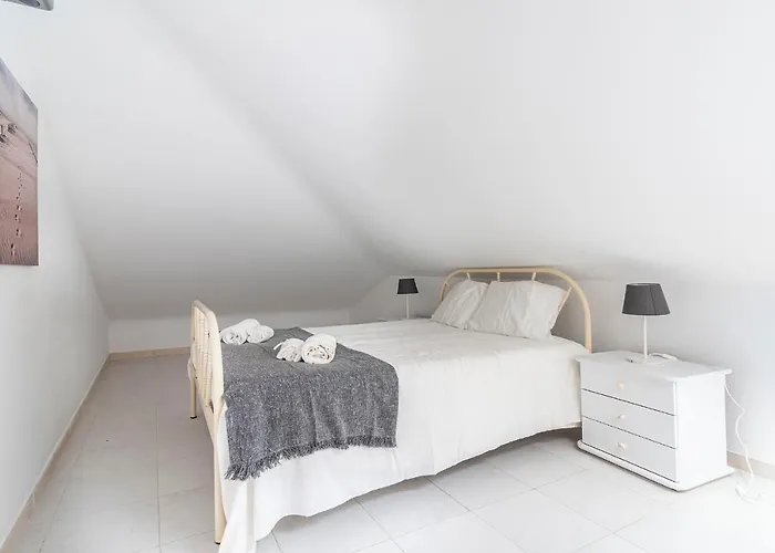 2br Near *