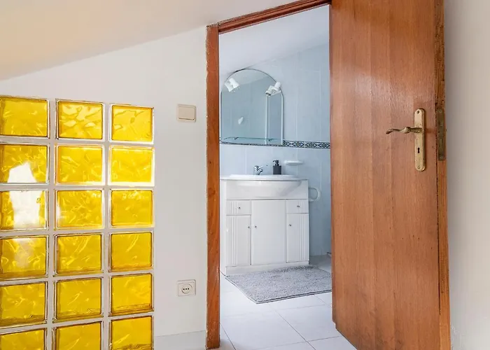 2br Near Nazaré